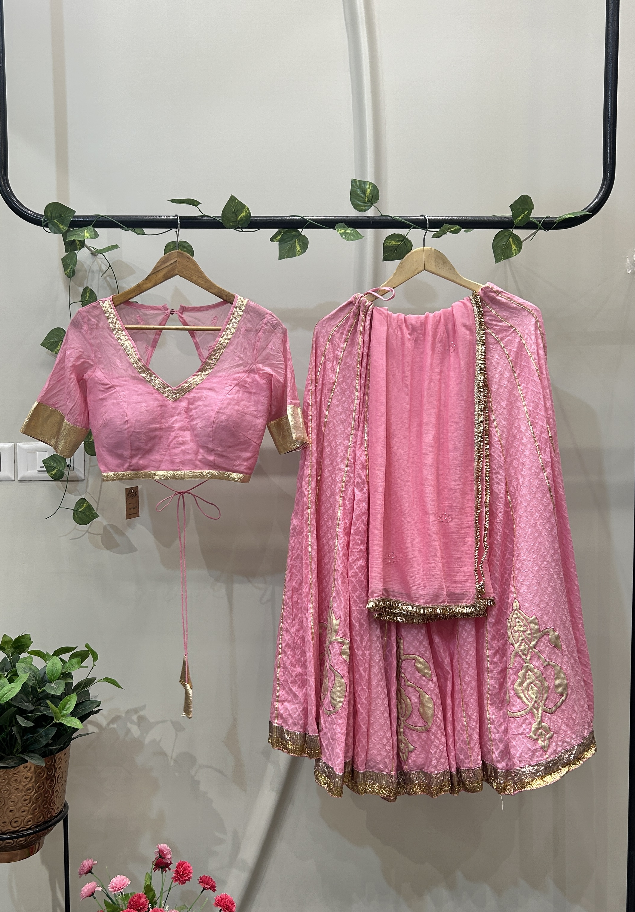 LIGHT PINK